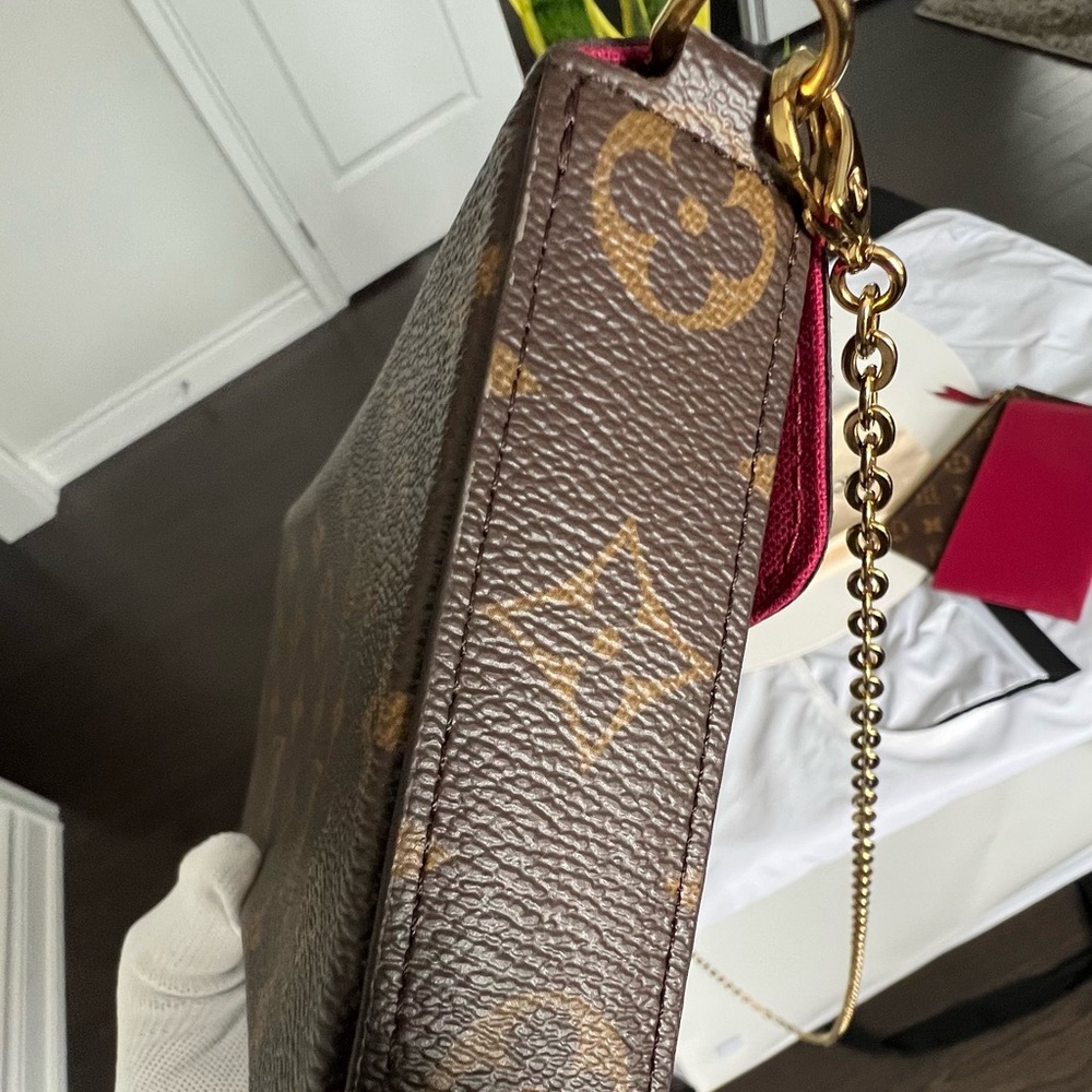 Authentic Louis Vuitton Felice Pochette in Monogram Canvas with Accessories - Picture 5 of 16
